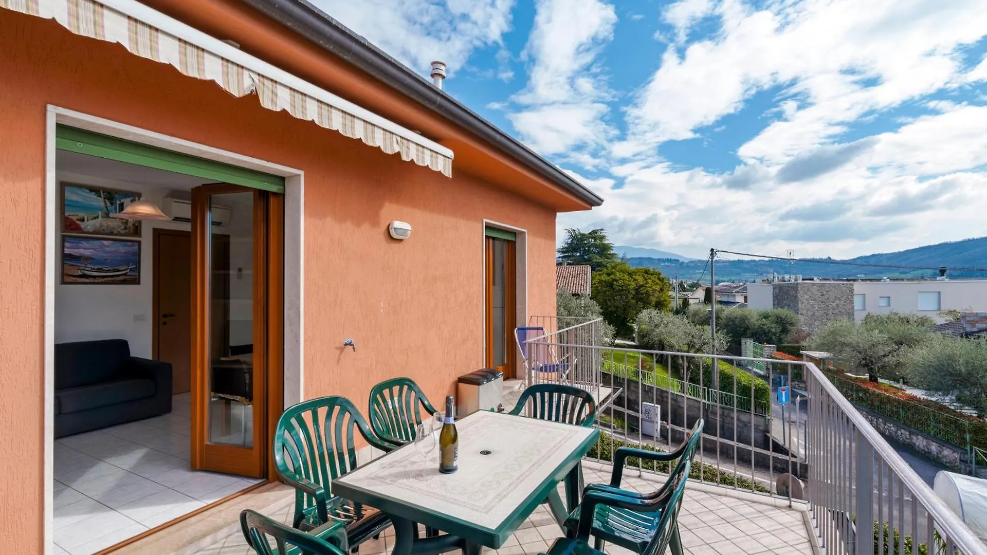 Terrazza Di Garda - Regarda Travel Apartment 0*, Garda (Verona) Italy